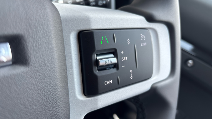 Land Rover Defender 3.0 D250 X-Dynamic SE 110 5dr Auto Diesel Estate - Image 46